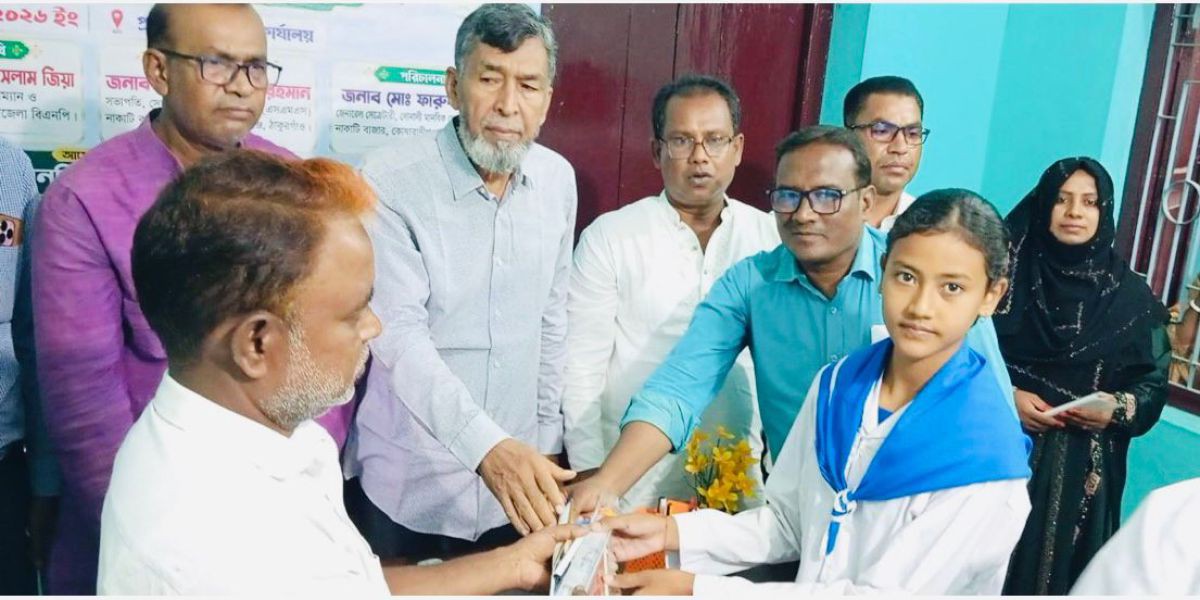 সোনালী মানবিক সোসাইটি উদ্যোগে পীরগঞ্জে ২০ মেধাবী শিক্ষার্থীকে শিক্ষা বৃত্তি ও উপকরণ বিতরণ..