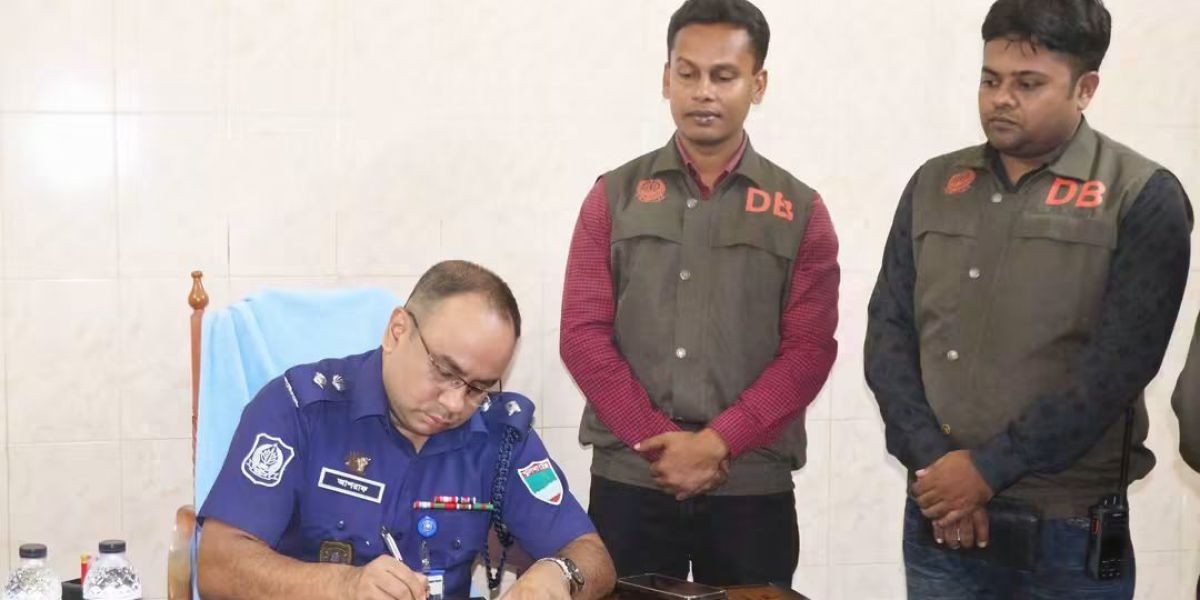 সাতক্ষীরা ডিবি কার্যালয় পরিদর্শনে পুলিশ সুপার, শৃঙ্খলা-জবাবদিহিতায় গুরুত্ব..