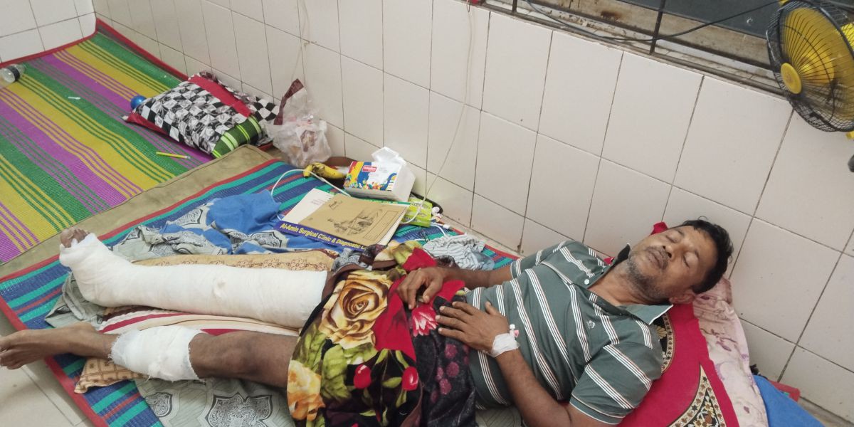 বোয়ালমারীতে পিটিয়ে সেনা সদস্যের পা ভেঙে দেয়ার অভিযোগ