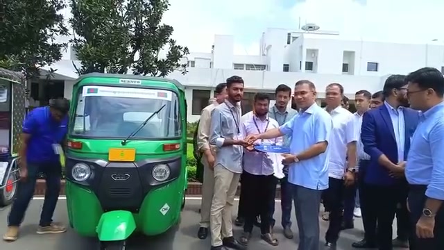 ⁣জুলাই যোদ্ধাদের আত্মকর্মসংস্থানে অটোরিকশা উপহার দিলেন প্রধানমন্ত্রী তারেক রহমান