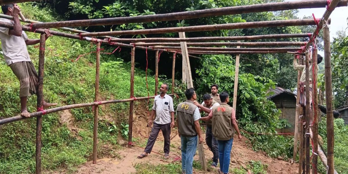 রাঙ্গুনিয়ায় উচ্ছেদ অভিযান: এক একর সরকারি বনভূমি অবৈধ দখলমুক্ত করল বন বিভাগ..