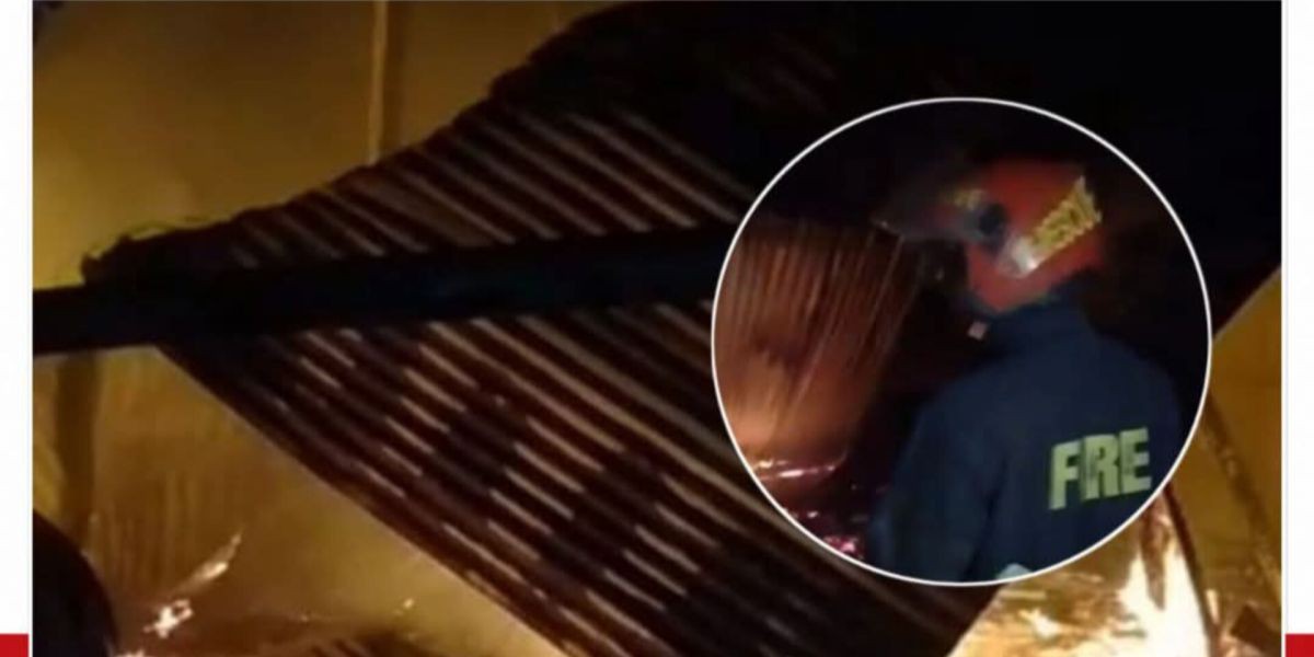 রাঙ্গুনিয়ায় আকস্মিক বজ্রপাতে বসতঘর ভস্মীভূত, সর্বস্ব হারিয়ে নিঃস্ব পরিবার..
