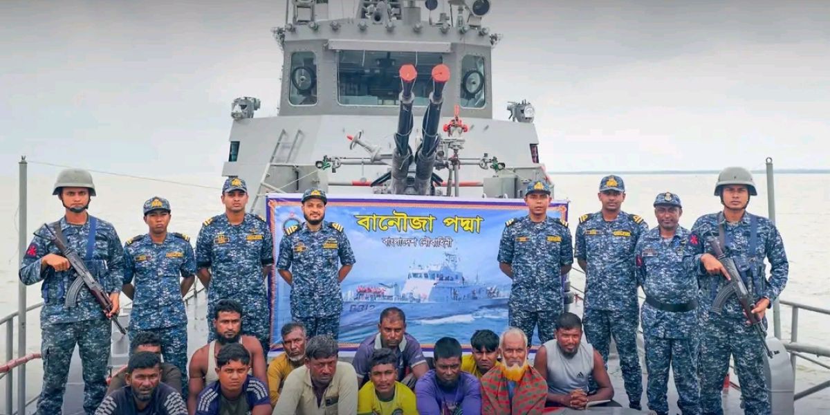 বঙ্গোপসাগরে বৈরী আবহাওয়া ও উত্তাল তরঙ্গের মাঝে ইঞ্জিন বিকল ট্রলারসহ ১২ জেলেকে উদ্ধার করল নৌবাহিনী..