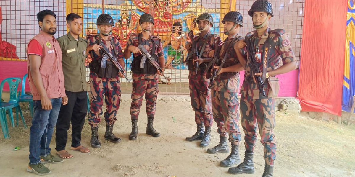 নিরাপত্তার চাদরে ঢাকা খর সিঙ্গা পূজামন্ডপ: দিনাজপুরে সীমান্তে বিজিবির বিশেষ নজরদারি..