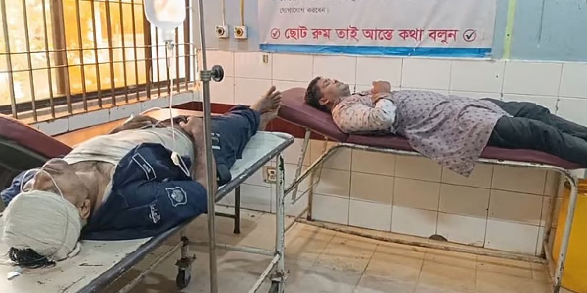 ব্রাহ্মণবাড়িয়ায় পুলিশের পিকআপ ভ্যান খাদে: দুই আসামিসহ আহত ৫..
