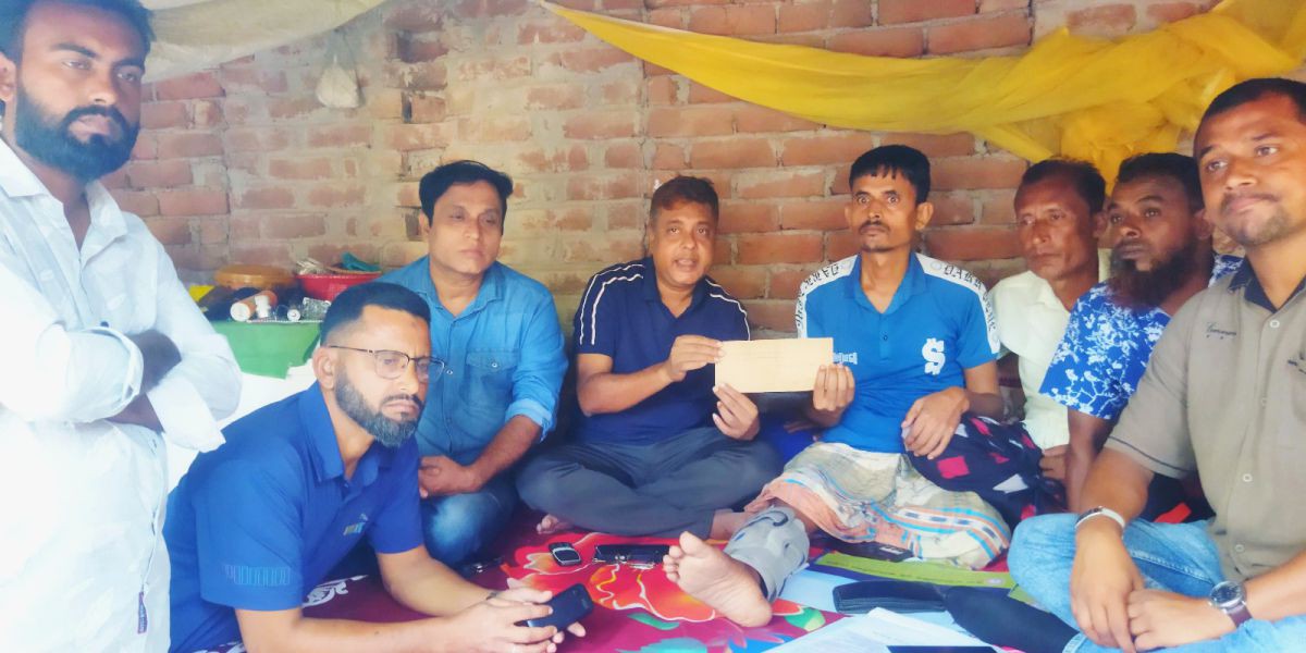 ধামইরহাটে দুর্ঘটনায় আহত যুবদল নেতার চিকিৎসার দায়িত্ব নিলেন আখরাজুল ইসলাম..