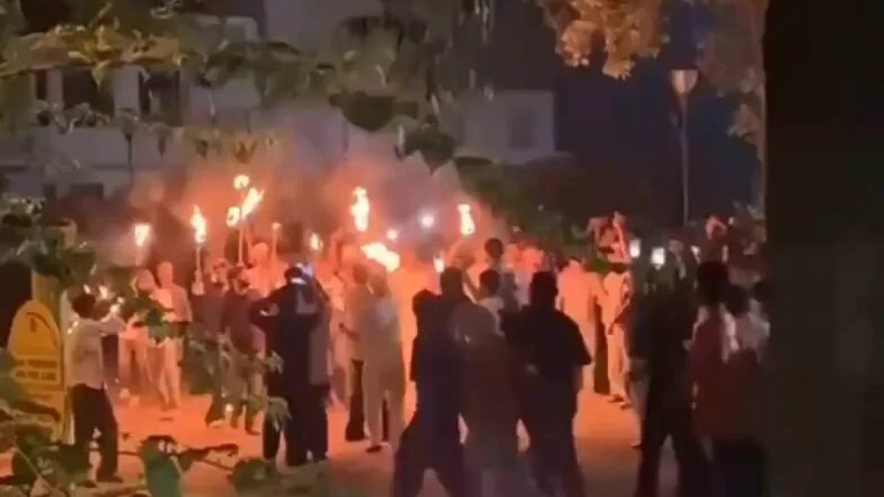 জামিয়া মিলিয়া ইসলামিয়ায় মশালের মিছিলে বাংলাদেশের ঘটনার মিল পাওয়ার দাবি