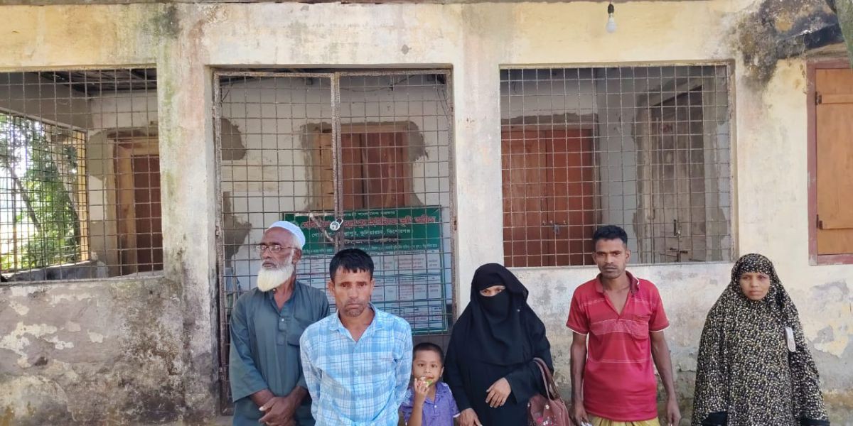 কুলিয়ারচরে ইউনিয়ন ভূমি অফিসে কর্মঘণ্টায় তালা: ভোগান্তিতে সেবাগ্রহীতারা..