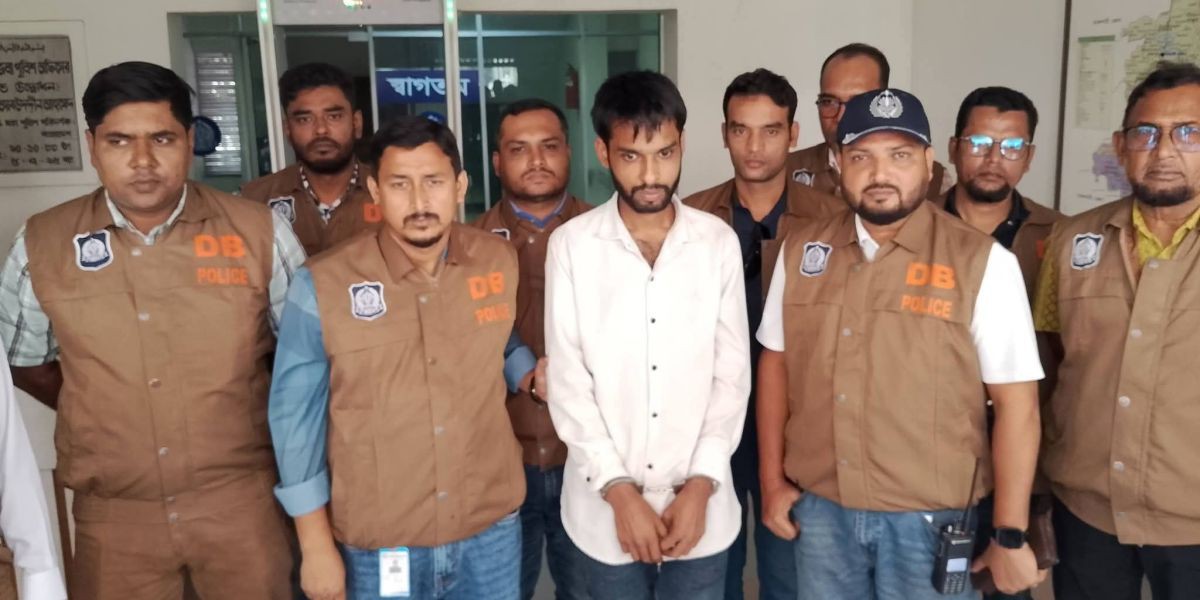 প্রধানমন্ত্রীর অতিরিক্ত প্রেস সচিবের স্টাফ পরিচয়ে প্রতারণা, অর্থআত্মসাৎ মামলায় গ্রেফতার  খালিদ..