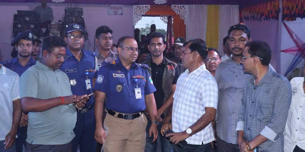 দুর্গাপূজার নিরাপত্তায় মাঠে সাতক্ষীরার পুলিশ সুপার, শ্যামনগর ও কালিগঞ্জের পূজামণ্ডপ পরিদর্শন..