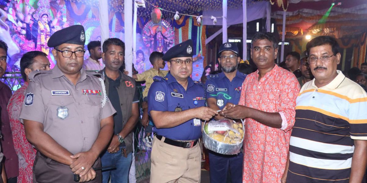 দুর্গাপূজায় সম্প্রীতি ও নিরাপত্তা নিশ্চিতে প্রস্তুত সাতক্ষীরা পুলিশ: এসপি আবু সালেহ মোঃ আশরাফুল আলম ..