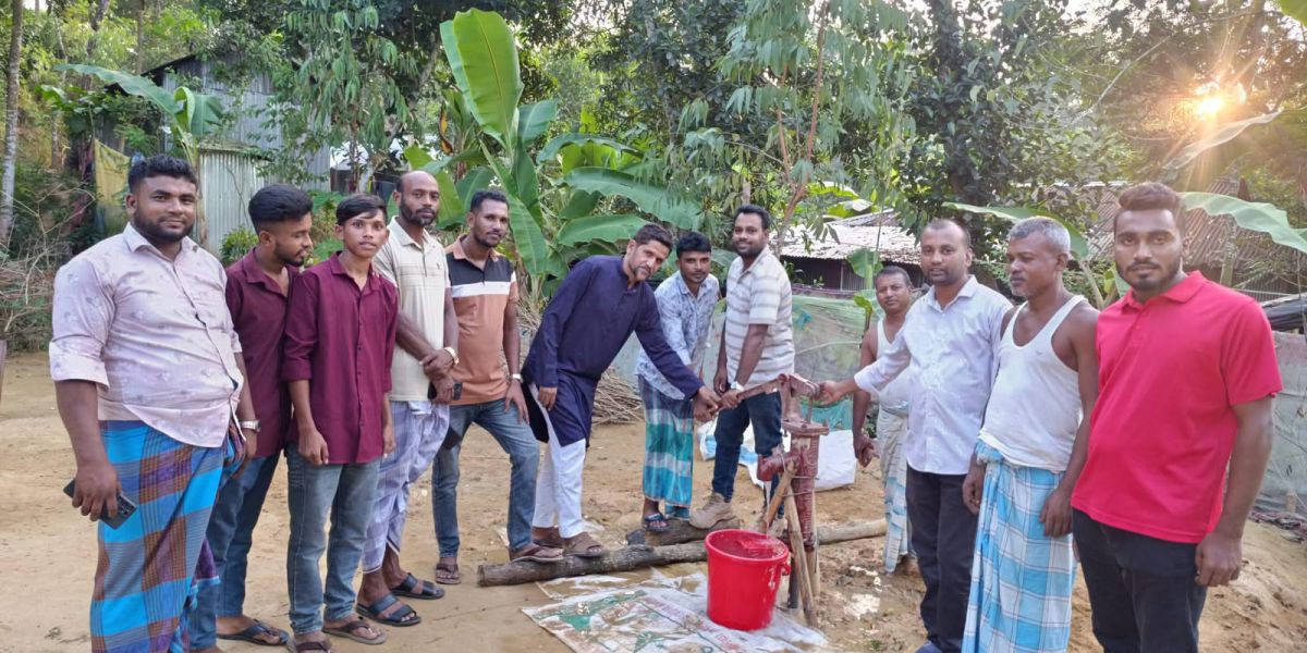 মিরসরাইয়ে পাহাড়ধসে সন্তানহারা পরিবারের পাশে বিএনপি নেতা ফজলুল মুরাদ, স্থাপন করলেন নলকূপ..