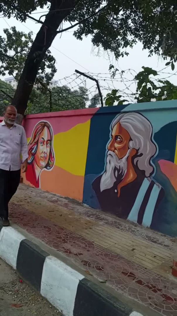 দখলমুক্ত ফুটপাতে গ্রাফিতির ছোঁয়া, বদলে গেল শিল্পকলা একাডেমি এলাকা