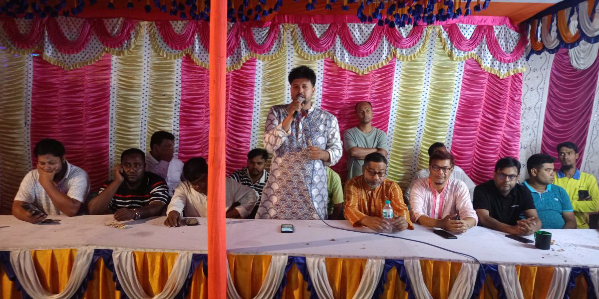 ধর্মীয় সম্প্রীতি ও নিরাপত্তার বার্তা নিয়ে বোয়ালমারীর পূজামণ্ডপে ইমরান হোসাইন..