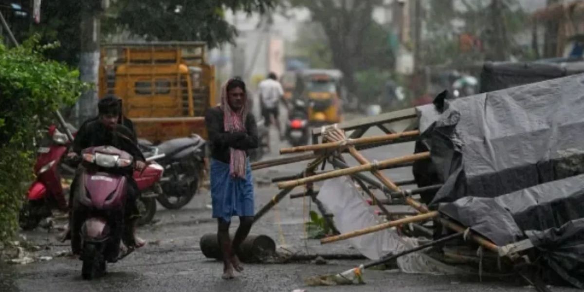 ভারতের পূর্ব উপকূলে ঘূর্ণিঝড় অর্ণবের আঘাত, বাতাসের গতিবেগ ১৩৫ কিমি..