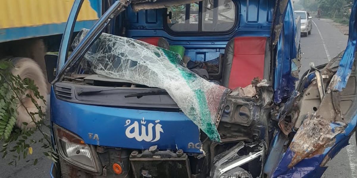 অজ্ঞাত গাড়িতে পিকআপের ধাক্কা, সীতাকুণ্ডে নিহত ১
