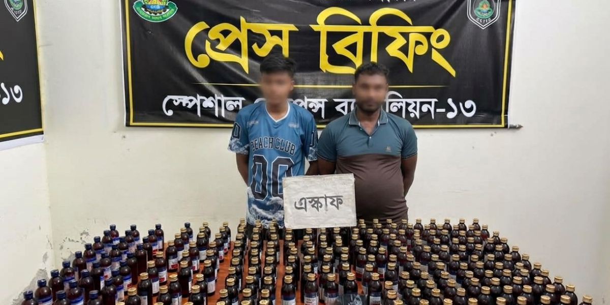 রান্নাঘরে মাটির নিচে ড্রামের মধ্যে সংরক্ষিত বিপুল পরিমাণ মাদক উদ্ধার। দুই মাদক ব্যবসায়ী গ্রেফতার।..