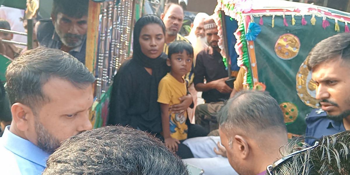 গাজীপুরের শ্রীপুরে প্রেমিকার সাথে দেখা করতে এসে গণধোলাইয়ের শিকার নারায়ণগঞ্জের যুবক..