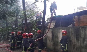 অগ্নিকাণ্ডের বিভীষিকা বনানী বস্তিতে: দ্রুত নিয়ন্ত্রণে ফায়ার সার্ভিসের সফল অভিযান