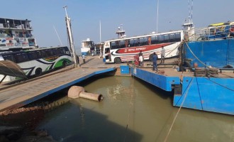 ঘন কুয়াশায় ৯ ঘণ্টা বন্ধ থাকার পর সচল হলো দৌলতদিয়া-পাটুরিয়া ফেরি